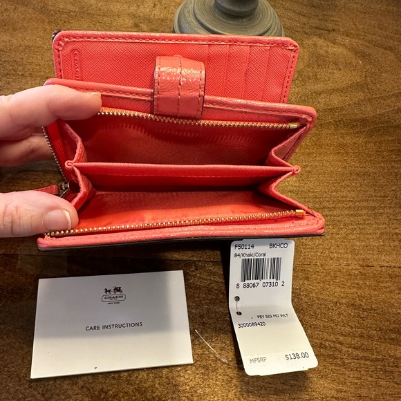 Coach Signature Wallet - Picture 4 of 5
